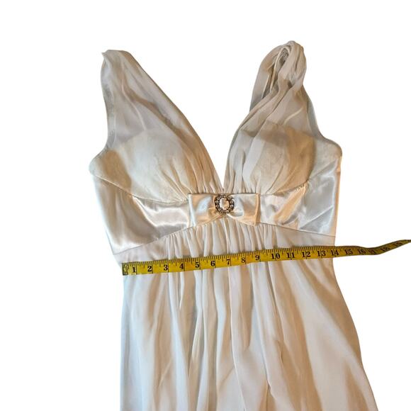 Betsy & Adam White Embellished Gown - Size 14 - Picture 4 of 16